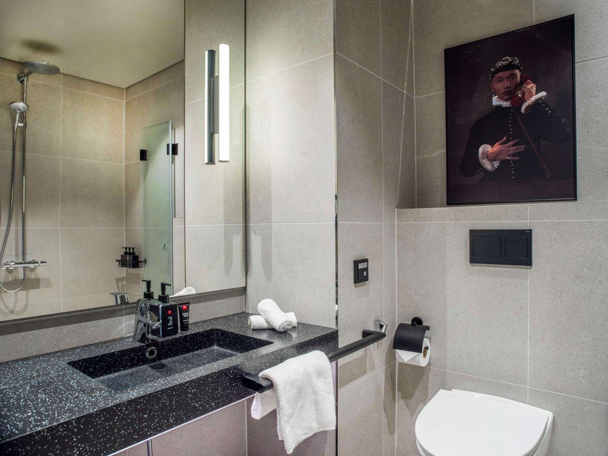 Radisson Red Hotel