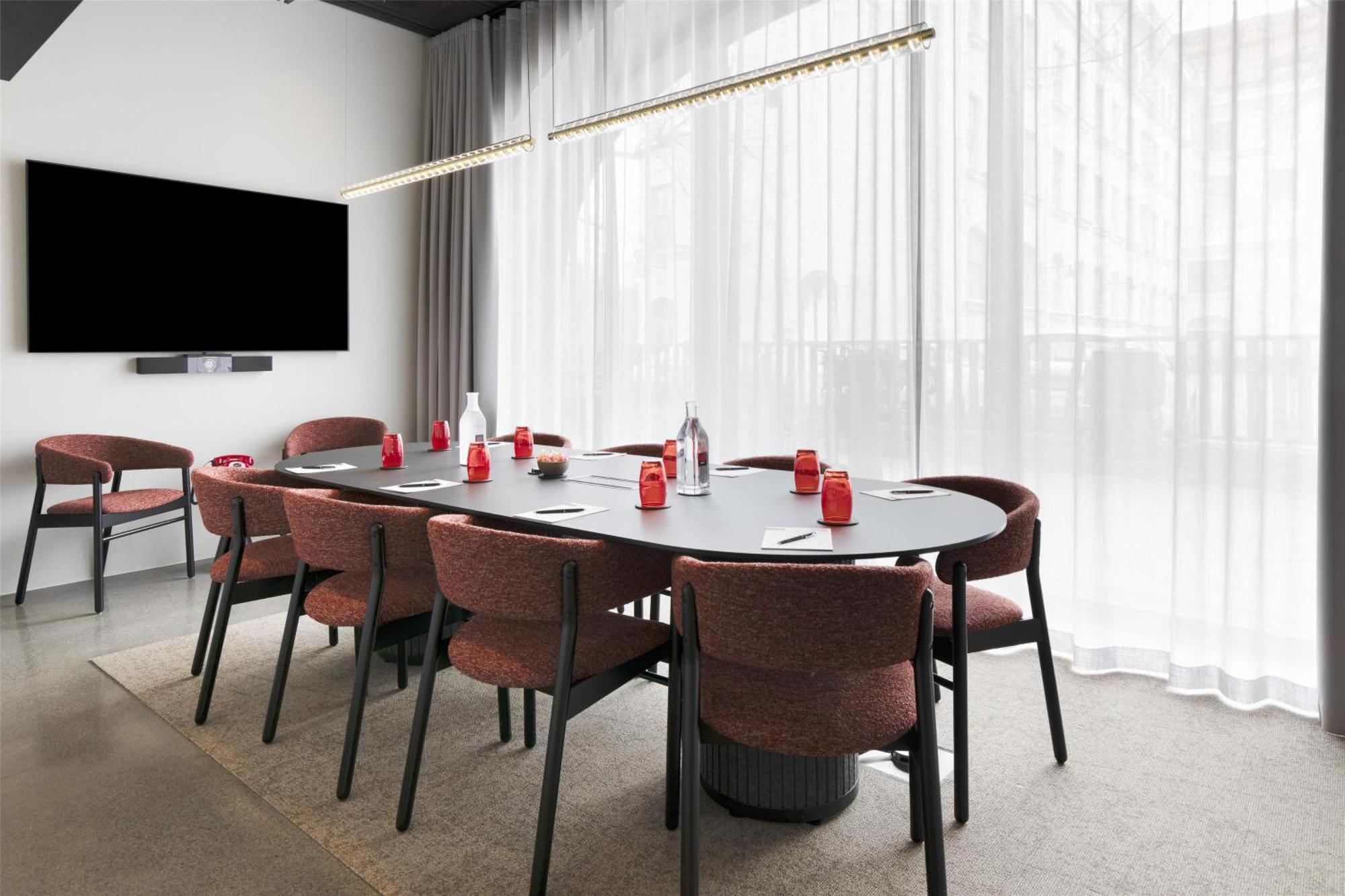 Hotel Radisson Red 4*
